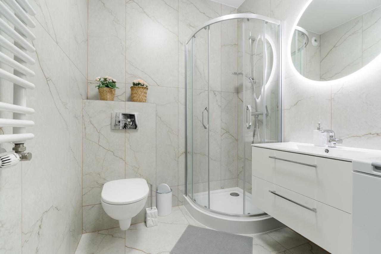 Modern Studios Near Arkadia Center Варшава Экстерьер фото