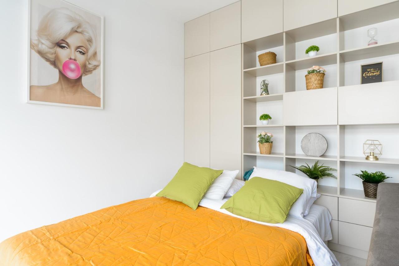 Modern Studios Near Arkadia Center Варшава Экстерьер фото